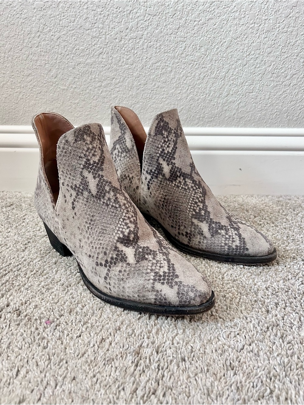 Free People Animal Charm Double V Ankle Boots Size 37.5 US 7.5 Python Print